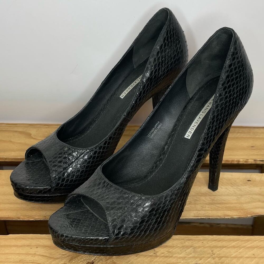 Vera Wang Lavender Label Selima black snake textured peep toe heels size 7.5M